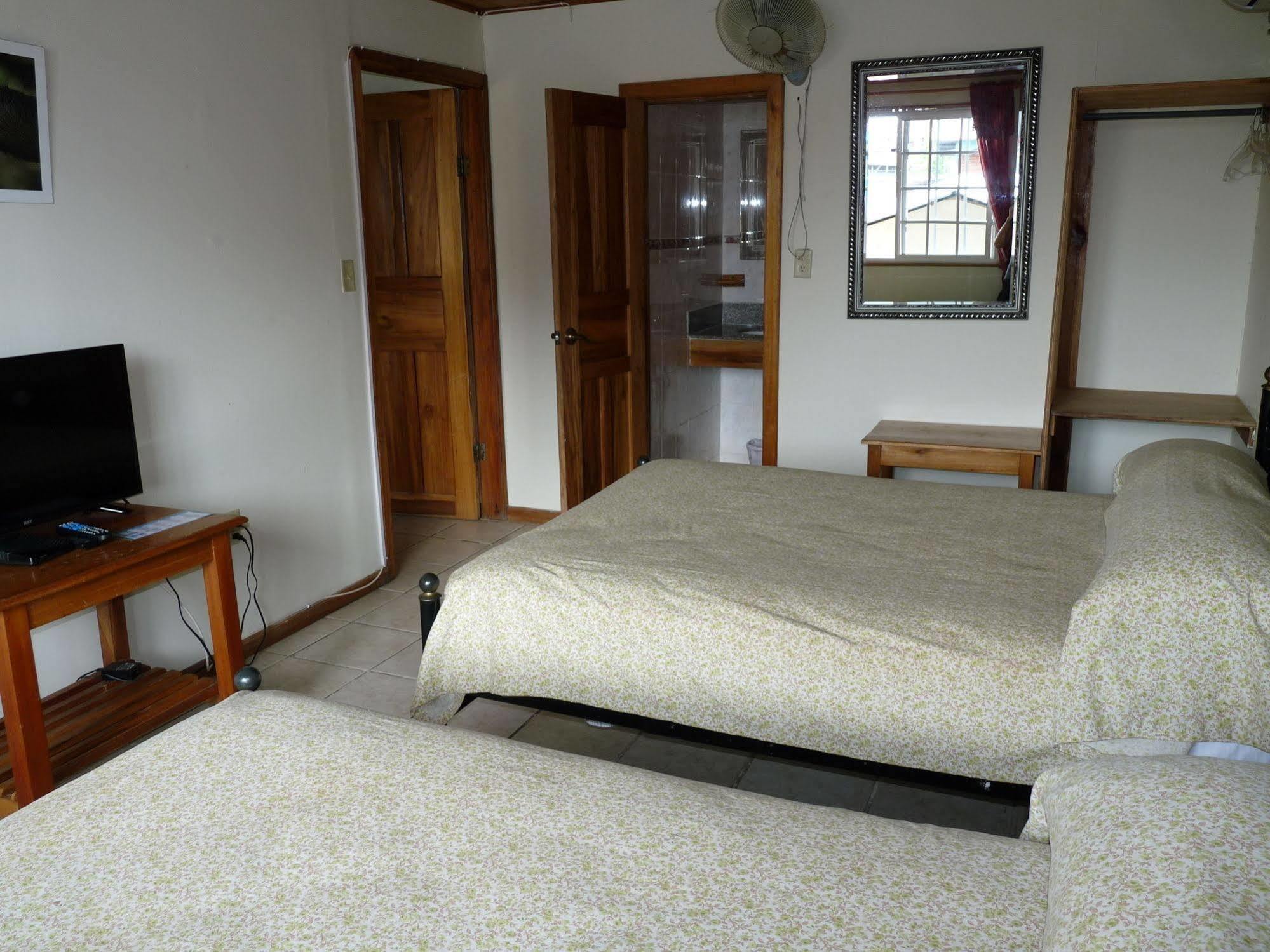Hotel Posada Isla Chica Bocas del Toro ภายนอก รูปภาพ