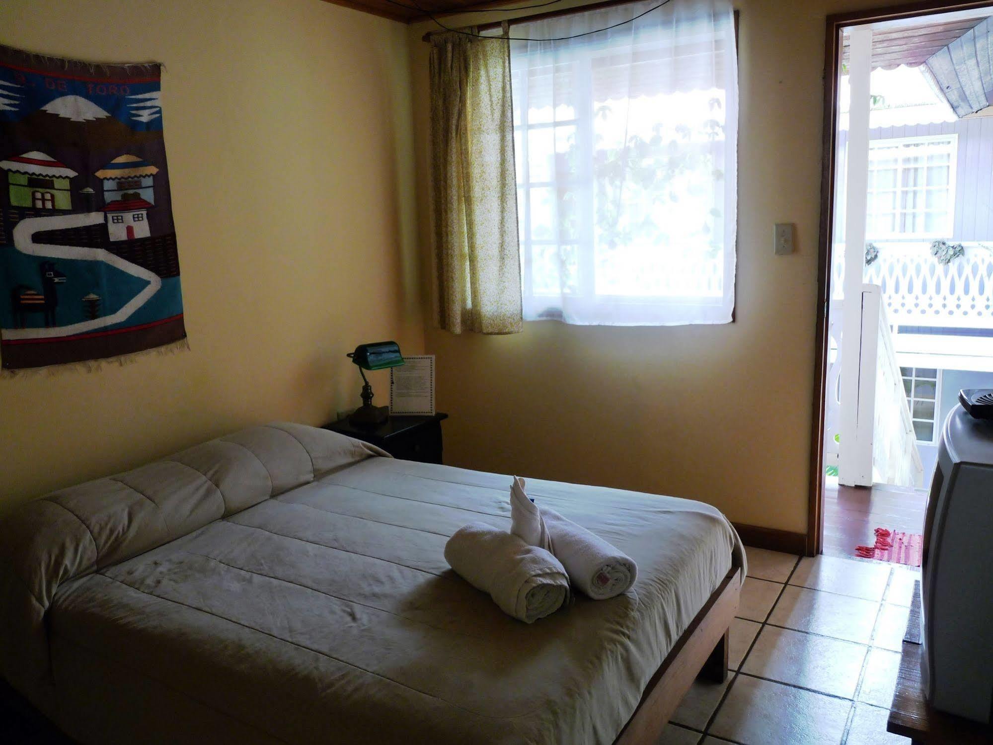 Hotel Posada Isla Chica Bocas del Toro ภายนอก รูปภาพ