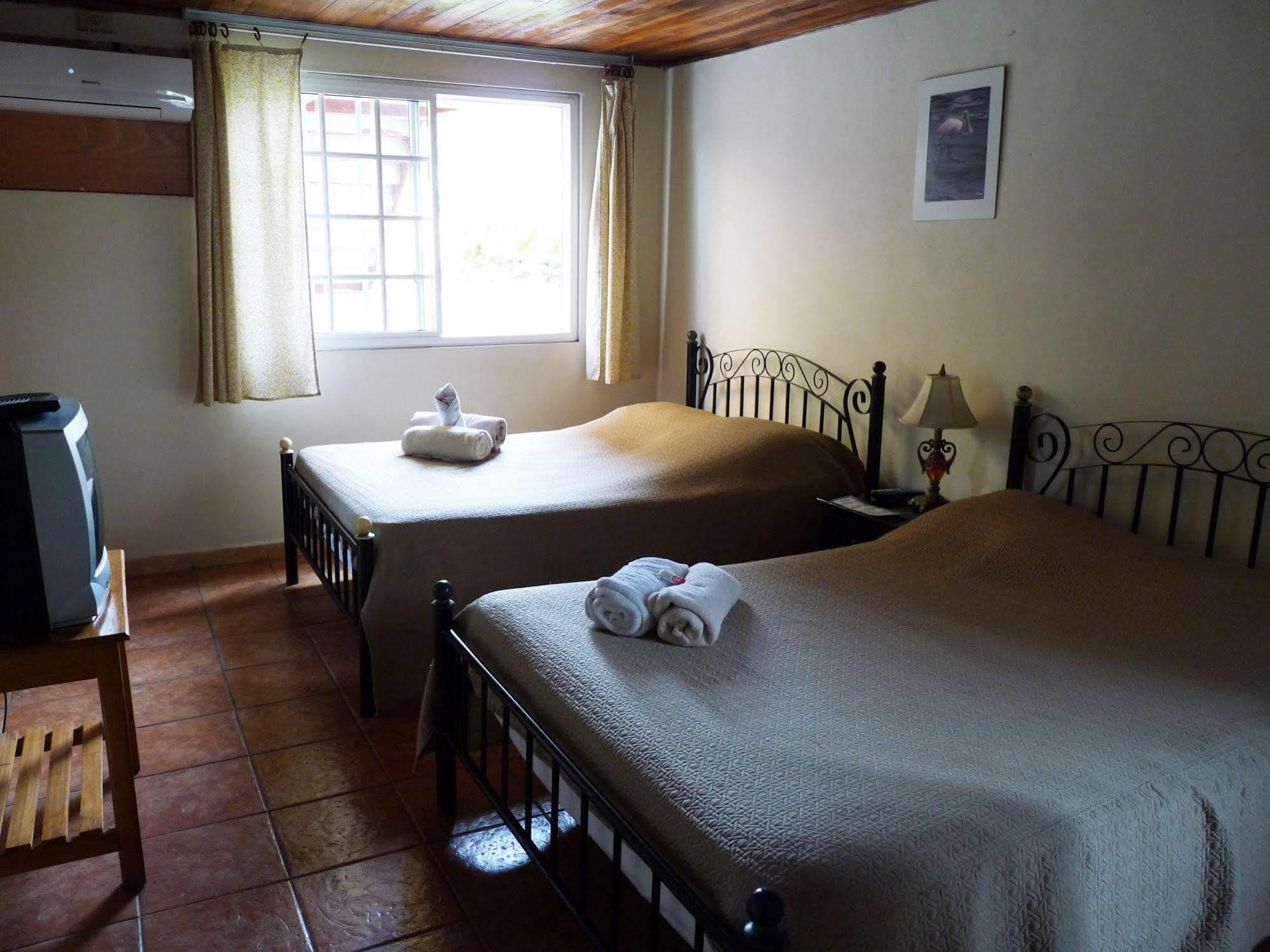 Hotel Posada Isla Chica Bocas del Toro ภายนอก รูปภาพ